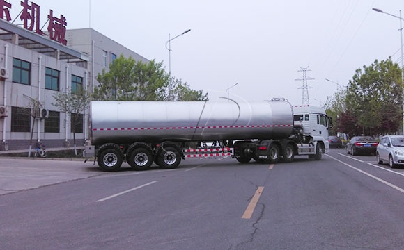 半掛鮮奶保溫運輸車