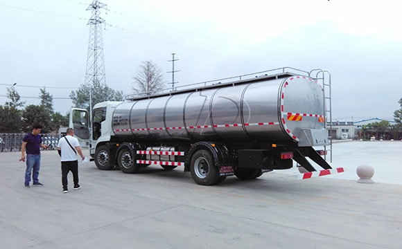 鮮奶一體運(yùn)輸車