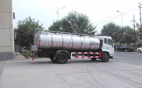 拉牛奶不銹鋼物流罐車