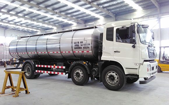 前四后四鮮奶運(yùn)輸罐車