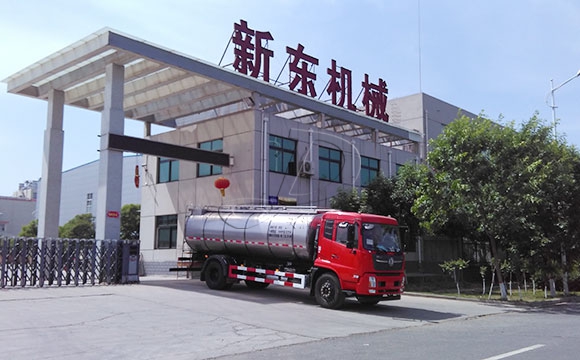 車罐一體<a href=http://www.3322ll.com/ target=_blank class=infotextkey>牛奶運輸車</a>