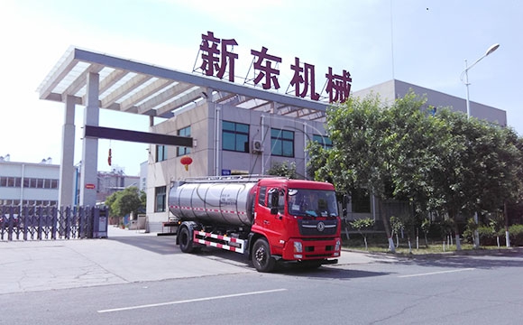 車罐一體<a href=http://www.3322ll.com/ target=_blank class=infotextkey>牛奶運輸車</a>