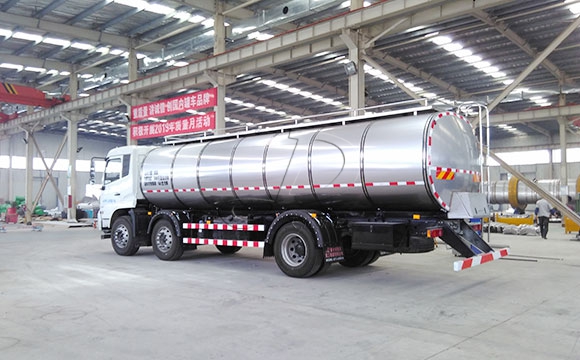 前四后四鮮奶運(yùn)輸罐車