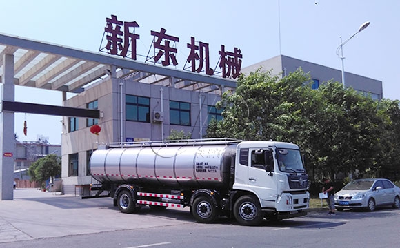 前四后四鮮奶運(yùn)輸罐車