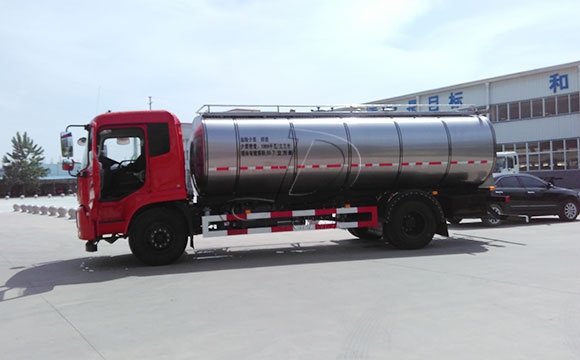 車罐一體<a href=http://www.3322ll.com/ target=_blank class=infotextkey>牛奶運輸車</a>
