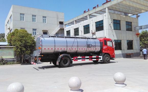 小型車罐一體<a href=http://www.3322ll.com/ target=_blank class=infotextkey>牛奶運輸車</a>