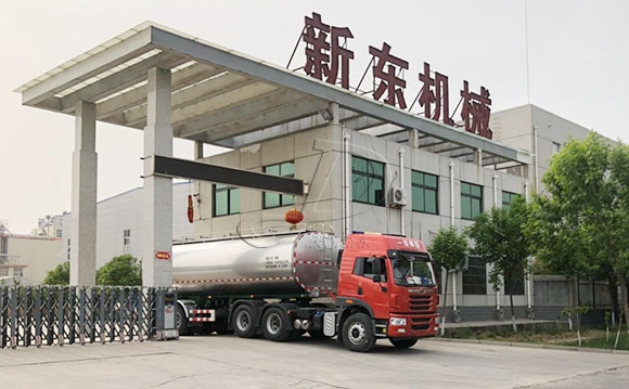 半掛冷<a href=http://www.3322ll.com/ target=_blank class=infotextkey>鮮奶運輸車</a>