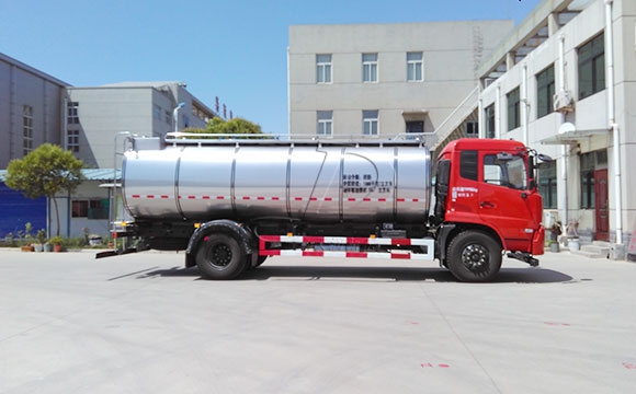 小型車罐一體<a href=http://www.3322ll.com/ target=_blank class=infotextkey>牛奶運輸車</a>