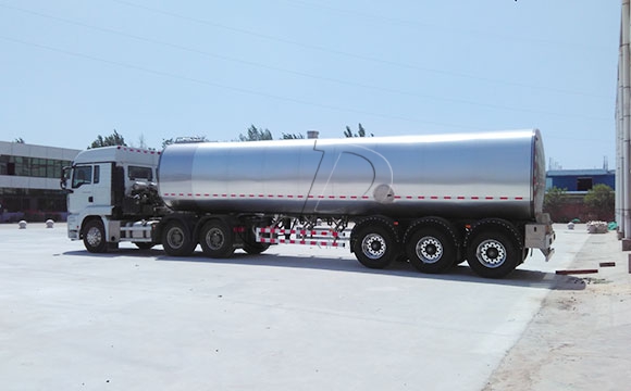 38噸牛奶半掛運輸車