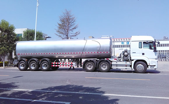 38噸牛奶半掛運輸車