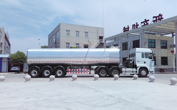 湖北<a href=http://www.3322ll.com/ target=_blank class=infotextkey>鮮奶運(yùn)輸車</a>