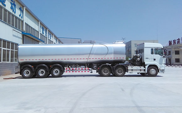 38噸牛奶半掛運輸車