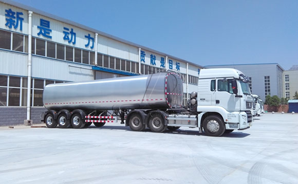 38噸牛奶半掛運輸車
