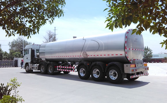 湖北<a href=http://www.3322ll.com/ target=_blank class=infotextkey>鮮奶運(yùn)輸車</a>