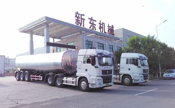 半掛牛奶罐式運輸車