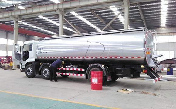 國(guó)五<a href=http://www.3322ll.com/ target=_blank class=infotextkey>鮮奶運(yùn)輸車(chē)</a>