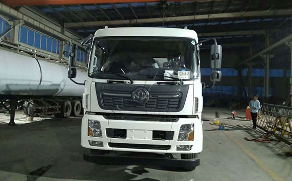 國(guó)五<a href=http://www.3322ll.com/ target=_blank class=infotextkey>鮮奶運(yùn)輸車(chē)</a>