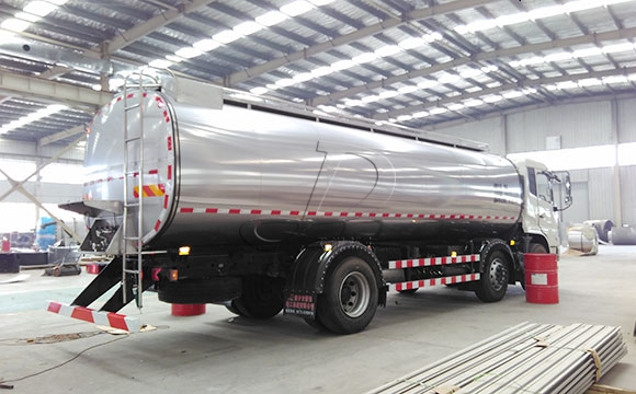 國(guó)五<a href=http://www.3322ll.com/ target=_blank class=infotextkey>鮮奶運(yùn)輸車(chē)</a>