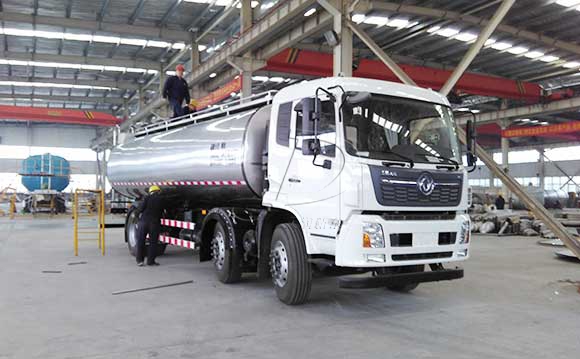 車罐一體<a href=http://www.3322ll.com/ target=_blank class=infotextkey>鮮奶運輸車</a>