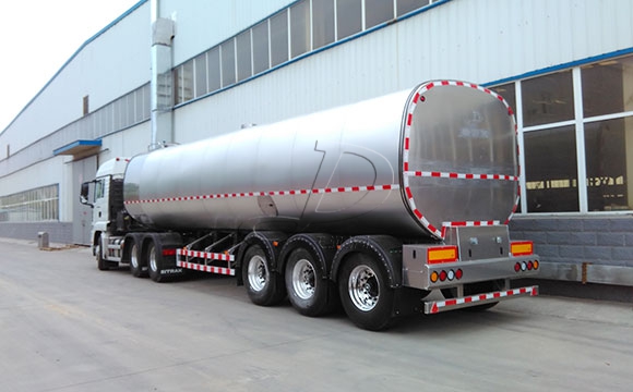 新東半掛<a href=http://www.3322ll.com/ target=_blank class=infotextkey>牛奶運輸車</a>