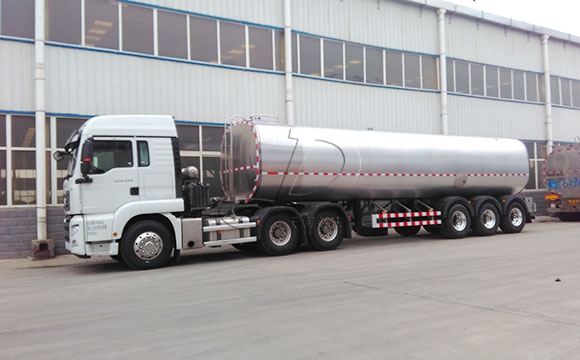 新東半掛<a href=http://www.3322ll.com/ target=_blank class=infotextkey>牛奶運輸車</a>