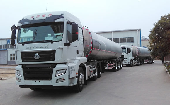 新東半掛<a href=http://www.3322ll.com/ target=_blank class=infotextkey>牛奶運輸車</a>