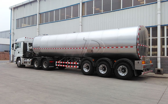 新東半掛<a href=http://www.3322ll.com/ target=_blank class=infotextkey>牛奶運輸車</a>