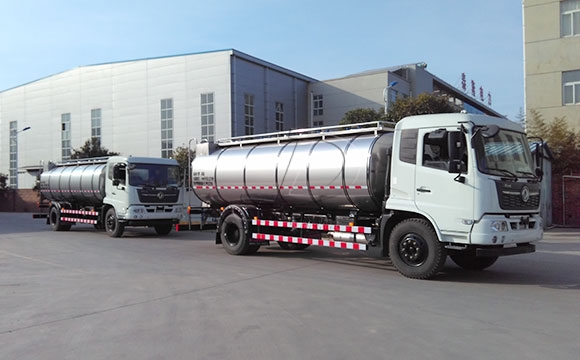 車罐一體<a href=http://www.3322ll.com/ target=_blank class=infotextkey>牛奶運輸車</a>