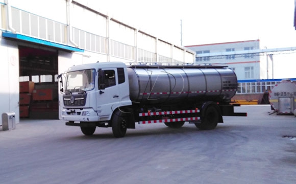 車罐一體<a href=http://www.3322ll.com/ target=_blank class=infotextkey>牛奶運輸車</a>