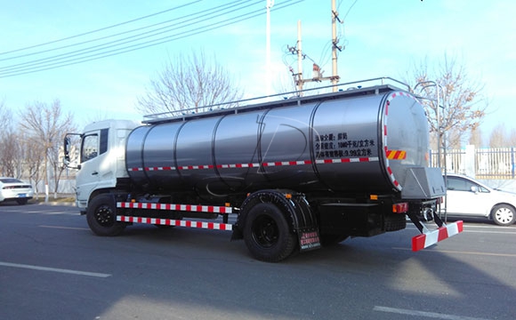 車罐一體<a href=http://www.3322ll.com/ target=_blank class=infotextkey>牛奶運輸車</a>