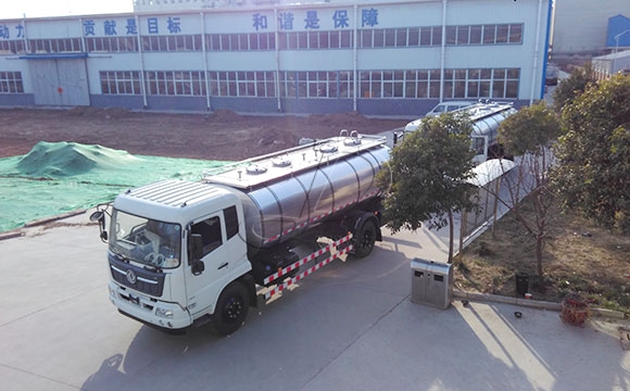 車罐一體<a href=http://www.3322ll.com/ target=_blank class=infotextkey>牛奶運輸車</a>