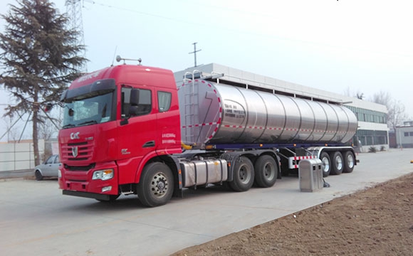 牛奶運(yùn)輸半掛車