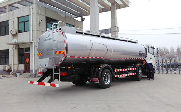 一體鮮<a href=http://www.3322ll.com/ target=_blank class=infotextkey>牛奶運輸車</a>