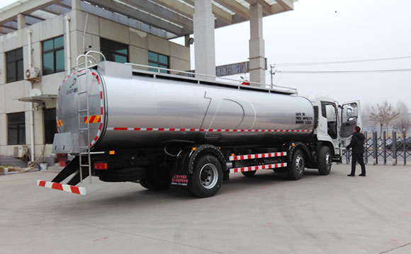 一體鮮<a href=http://www.3322ll.com/ target=_blank class=infotextkey>牛奶運輸車</a>