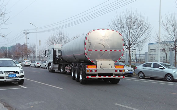 鮮奶運輸專用半掛車
