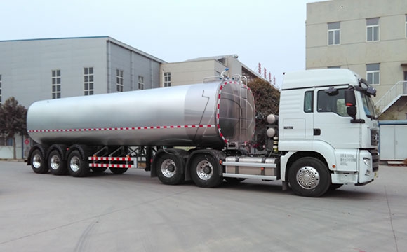 鮮奶運輸專用半掛車