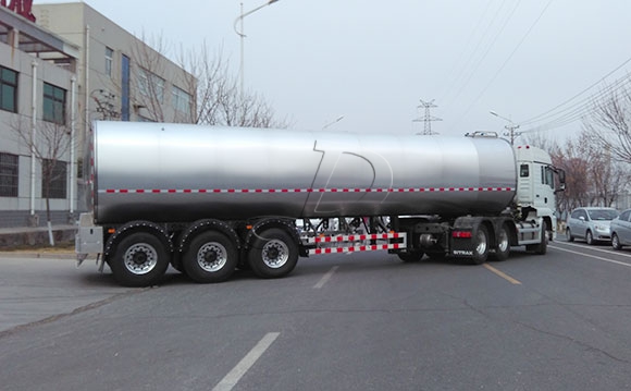 鮮奶運輸專用半掛車