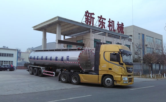 半掛<a href=http://www.3322ll.com/ target=_blank class=infotextkey>牛奶運輸車</a>