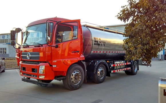 東風<a href=http://www.3322ll.com/ target=_blank class=infotextkey>鮮奶運輸車</a>