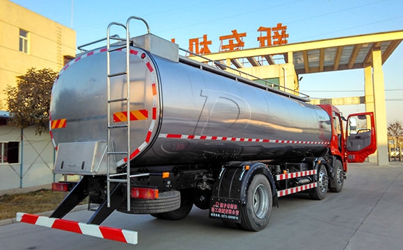 東風<a href=http://www.3322ll.com/ target=_blank class=infotextkey>鮮奶運輸車</a>