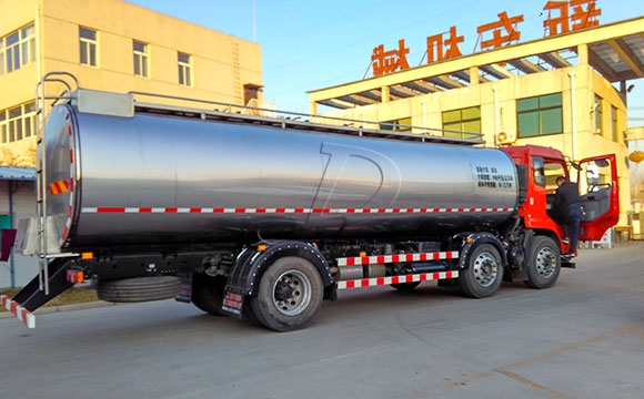 東風<a href=http://www.3322ll.com/ target=_blank class=infotextkey>鮮奶運輸車</a>