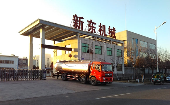 東風<a href=http://www.3322ll.com/ target=_blank class=infotextkey>鮮奶運輸車</a>