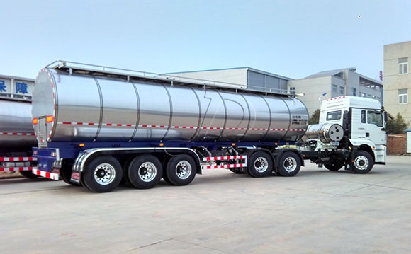 半掛<a href=http://www.3322ll.com/ target=_blank class=infotextkey>牛奶運輸車</a>
