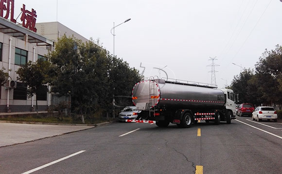 <a href=http://www.3322ll.com/ target=_blank class=infotextkey>牛奶運輸車</a>