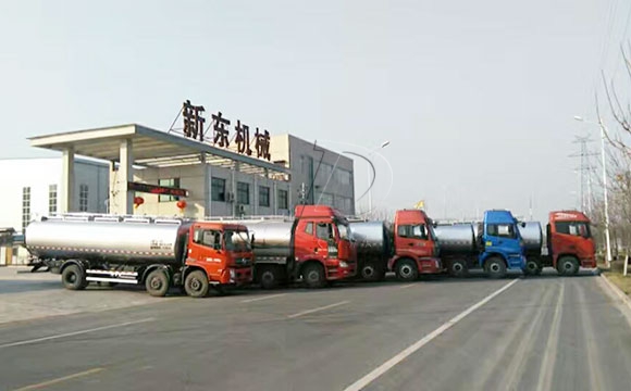 新東機(jī)械<a href=http://www.3322ll.com/ target=_blank class=infotextkey>牛奶運(yùn)輸車</a>