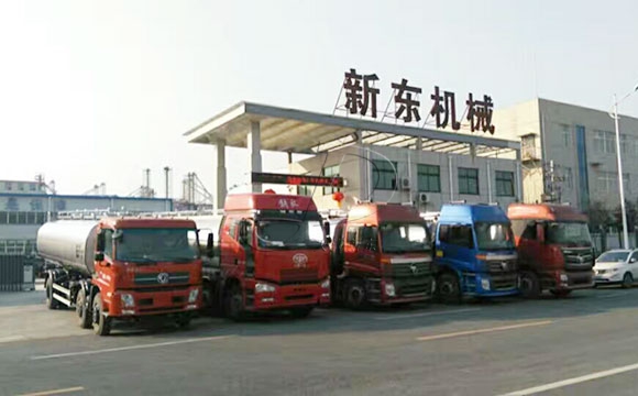 新東機(jī)械<a href=http://www.3322ll.com/ target=_blank class=infotextkey>牛奶運(yùn)輸車</a>