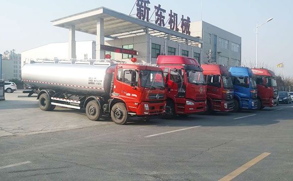新東機(jī)械<a href=http://www.3322ll.com/ target=_blank class=infotextkey>牛奶運(yùn)輸車</a>