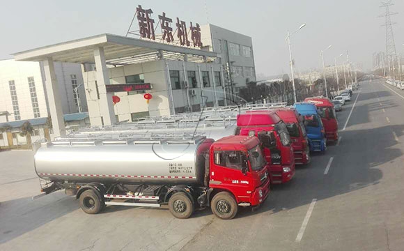 新東機(jī)械<a href=http://www.3322ll.com/ target=_blank class=infotextkey>牛奶運(yùn)輸車</a>