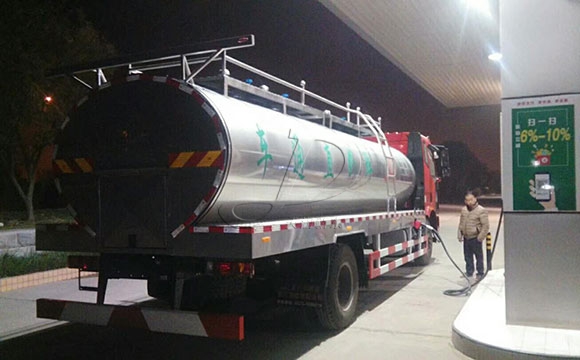 <a href=http://www.3322ll.com/ target=_blank class=infotextkey>鮮奶運輸車</a>