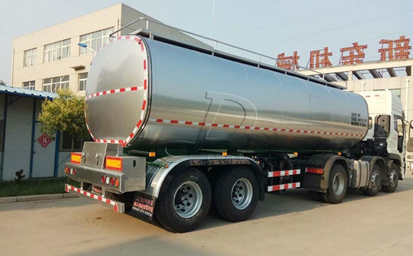 半掛鮮奶運(yùn)輸罐車(chē)